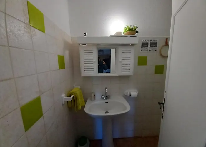 60 M2 Climatise 2 Adultes Max Et 2 Enfants Piscine Partagee *